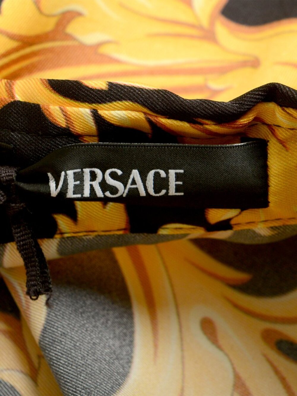 Versace Men's Signature Print Black & Gold Short Sleeve Shirt US L IT 52 - Picture 5 of 5